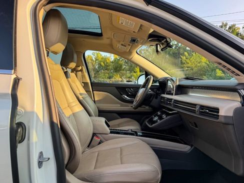 Used 2021 Lincoln Corsair AWD w/ Premium Package image 9