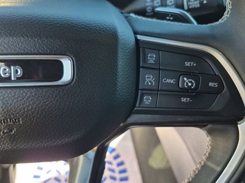 Used 2023 Jeep Grand Cherokee L Laredo AWD/4WD image 43