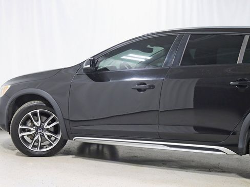Used 2018 Volvo V60 T5 Cross Country w/ Convenience Package AWD/4WD image 11