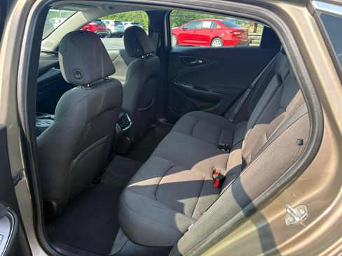Used 2020 Chevrolet Malibu LT FWD image 17