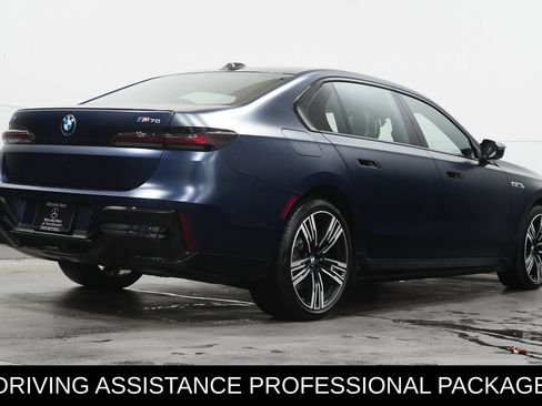 Used 2025 BMW i7 M70 w/ Executive Package image 5