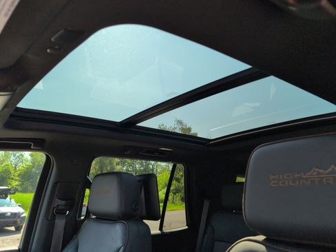 Used 2024 Chevrolet Tahoe High Country w/ Advanced Technology Package image 18