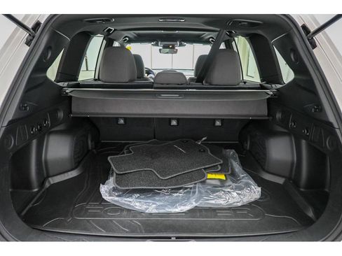 Used 2025 Subaru Forester Premium image 33