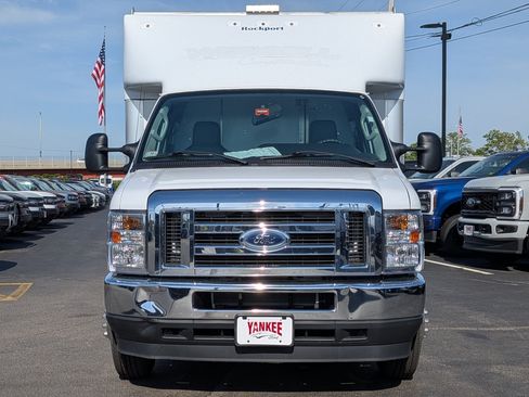 Certified 2022 Ford E-450 and Econoline 450 Super Duty w/ Power Windows & Locks Group RWD image 10