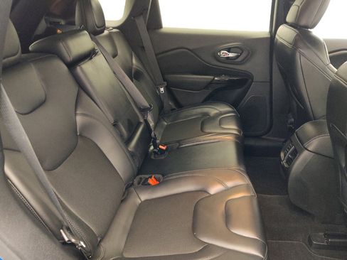 Used 2021 Jeep Cherokee Latitude Plus FWD image 19