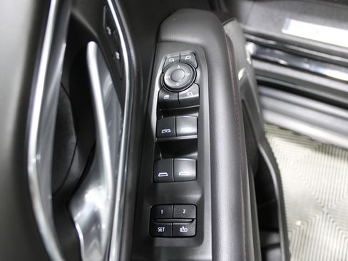 Used 2022 Chevrolet Suburban RST w/ Luxury Package image 8