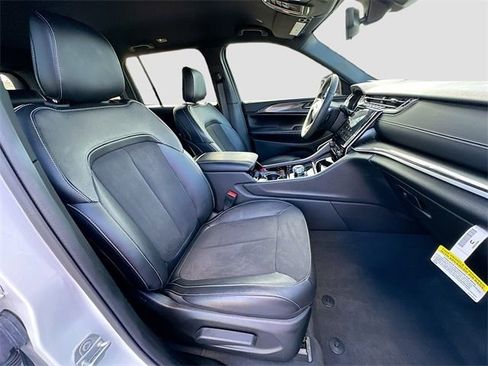 Used 2023 Jeep Grand Cherokee Altitude image 26