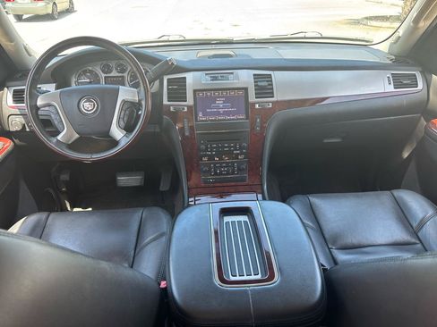 Used 2014 Cadillac Escalade Luxury AWD/4WD image 8