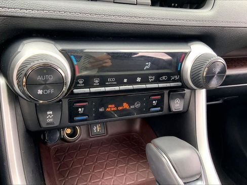 Used 2024 Toyota RAV4 Limited image 32