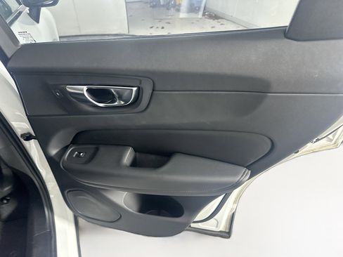 Used 2025 Volvo XC60 B5 Plus image 28