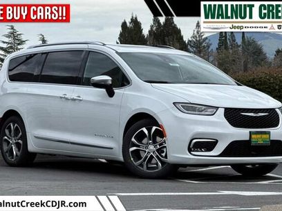 New 2026 Chrysler Pacifica Pinnacle w/ Trailer Tow Group
