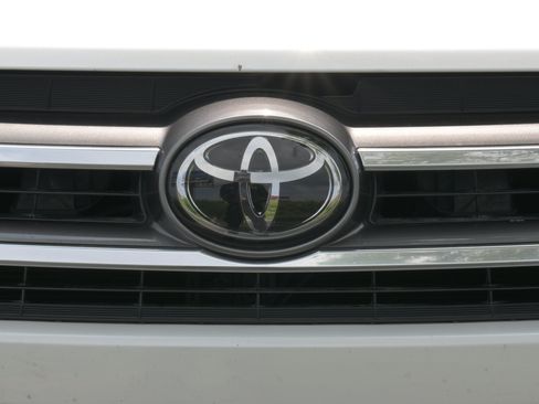 Used 2017 Toyota Highlander Limited AWD/4WD image 44