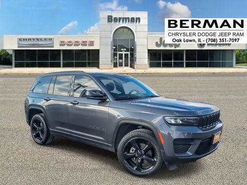 Certified 2022 Jeep Grand Cherokee Altitude AWD/4WD image 1