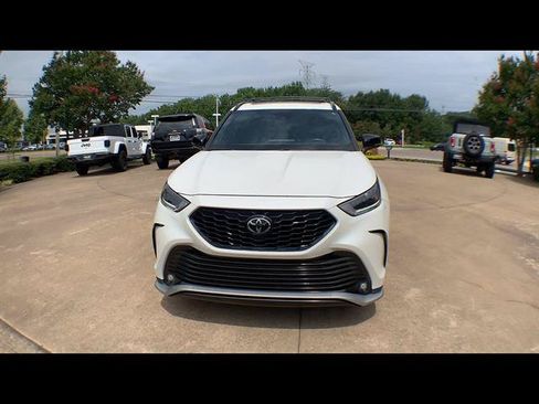 Used 2021 Toyota Highlander XSE AWD/4WD image 3