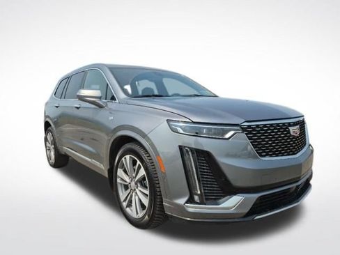 Used 2022 Cadillac XT6 Premium Luxury w/ Technology Package AWD/4WD image 3