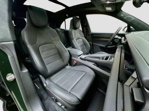 Certified 2026 Porsche Macan Turbo Electric AWD/4WD image 30