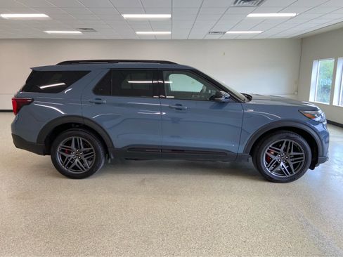 Used 2025 Ford Explorer ST-Line w/ Premium Package AWD/4WD image 6