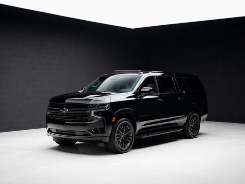 Used 2024 Chevrolet Suburban RST w/ Luxury Package image 4