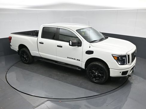 Used 2019 Nissan Titan SL w/ Midnight Edition image 64