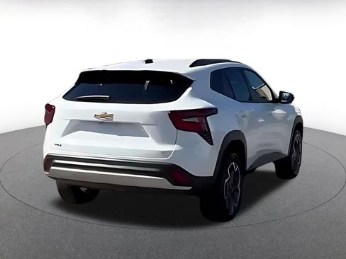 Used 2025 Chevrolet Trax LT w/ LT Convenience Package image 9