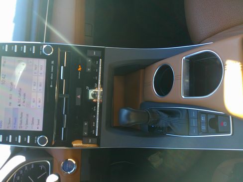 Used 2022 Toyota Avalon Limited image 26