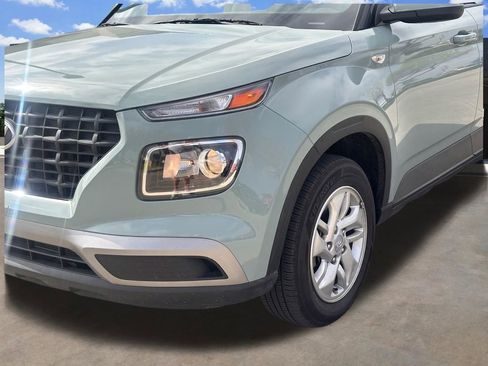 Certified 2025 Hyundai Venue SE image 6