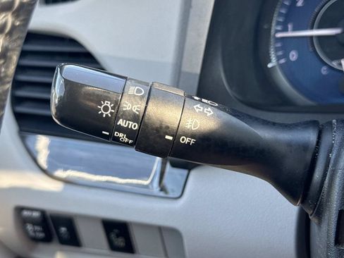 Used 2015 Toyota Sienna XLE AWD/4WD image 32