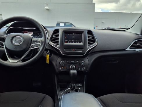 Used 2019 Jeep Cherokee Latitude w/ Popular Appearance Group FWD image 14