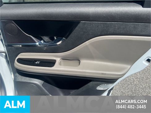 Used 2025 Lincoln Corsair AWD w/ Equipment Group 101A image 18