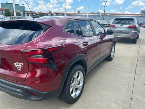 Used 2024 Chevrolet Trax LS w/ LS Convenience Package FWD image 3