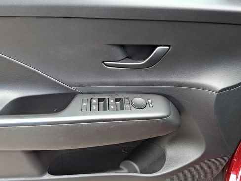 Used 2024 Hyundai Kona SEL image 13