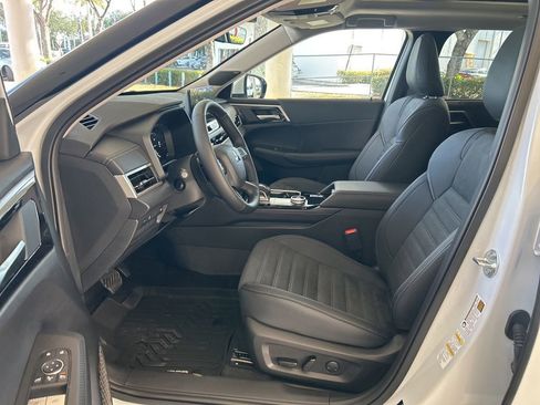 New 2026 Mitsubishi Outlander SE image 5