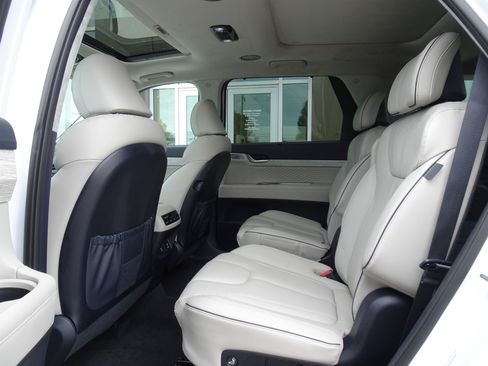 Used 2025 Hyundai Palisade Calligraphy AWD/4WD image 16