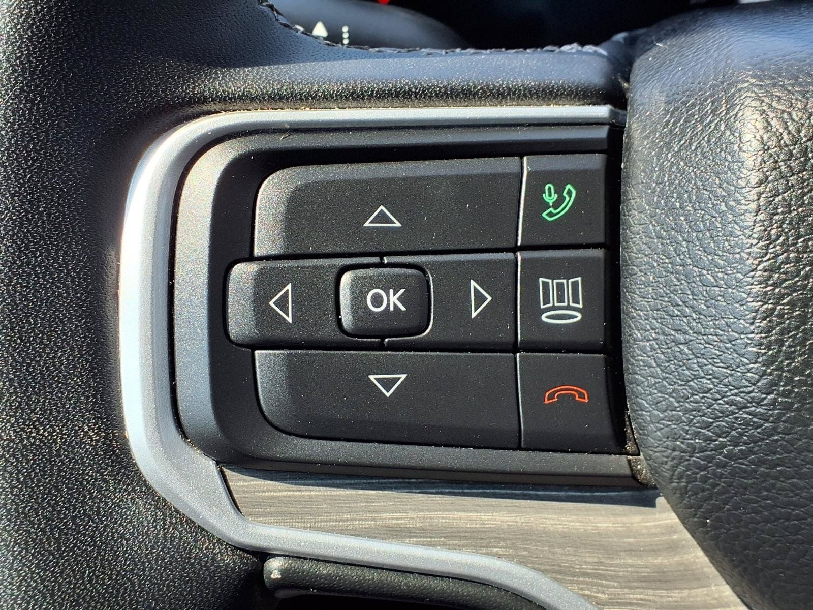 Used 2024 Jeep Wagoneer L Series II RWD image 14