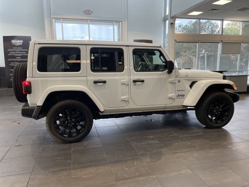 Used 2024 Jeep Wrangler Unlimited Sahara w/ Safety Group AWD/4WD image 22