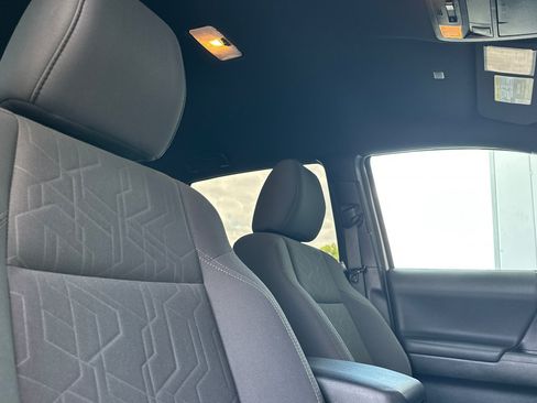 Certified 2019 Toyota Tacoma TRD Sport w/ Technology Package AWD/4WD image 16
