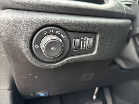 New 2026 Chrysler Pacifica Select image 31