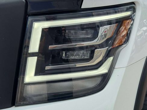Used 2021 Nissan Titan PRO-4X w/ Pro-4x Convenience Package AWD/4WD image 8