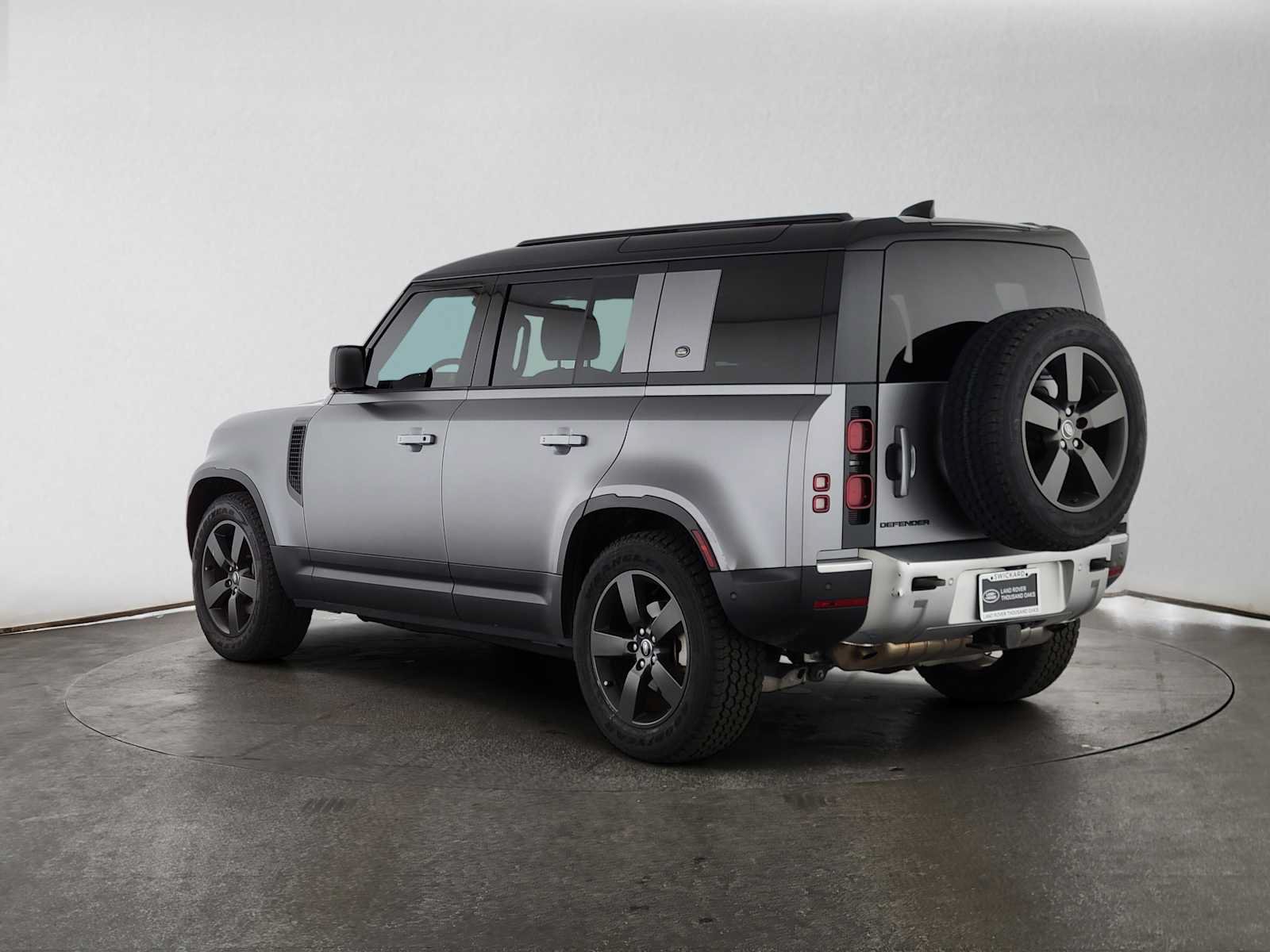 Used 2023 Land Rover Defender 110 S AWD/4WD image 3