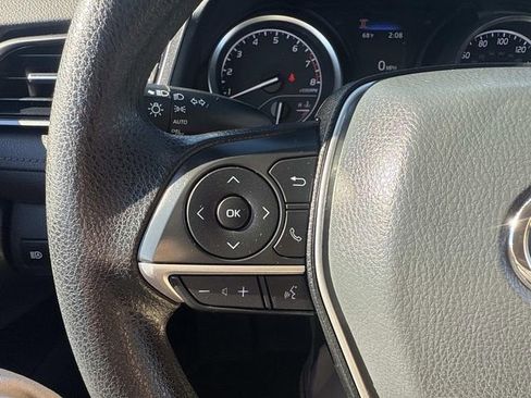 Used 2022 Toyota Camry LE image 28