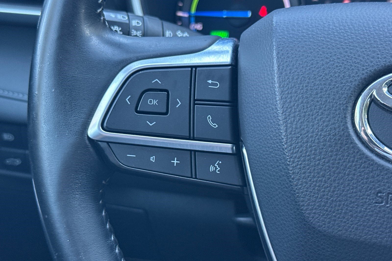 Used 2020 Toyota Highlander XLE AWD/4WD image 30