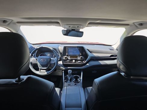 Used 2022 Toyota Highlander XLE image 15