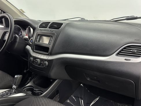 Used 2018 Dodge Journey SE image 21