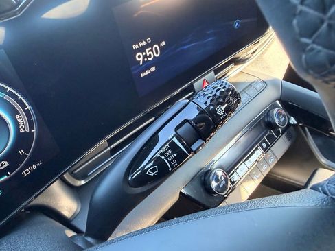 Used 2025 Hyundai Elantra SEL image 11