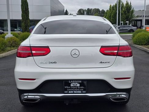 Used 2017 Mercedes-Benz GLC 300 4MATIC Coupe image 4