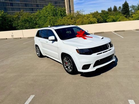 Used 2014 Jeep Grand Cherokee SRT8 w/ Luxury Group II AWD/4WD image 2