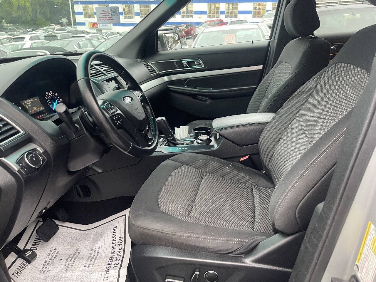 Used 2016 Ford Explorer XLT AWD/4WD image 9