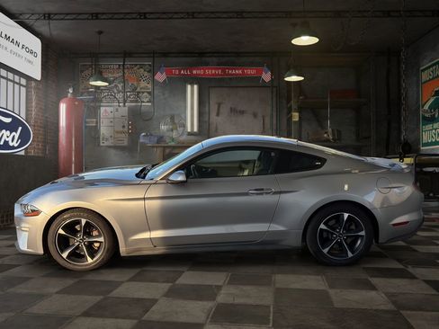 Used 2020 Ford Mustang Coupe image 3