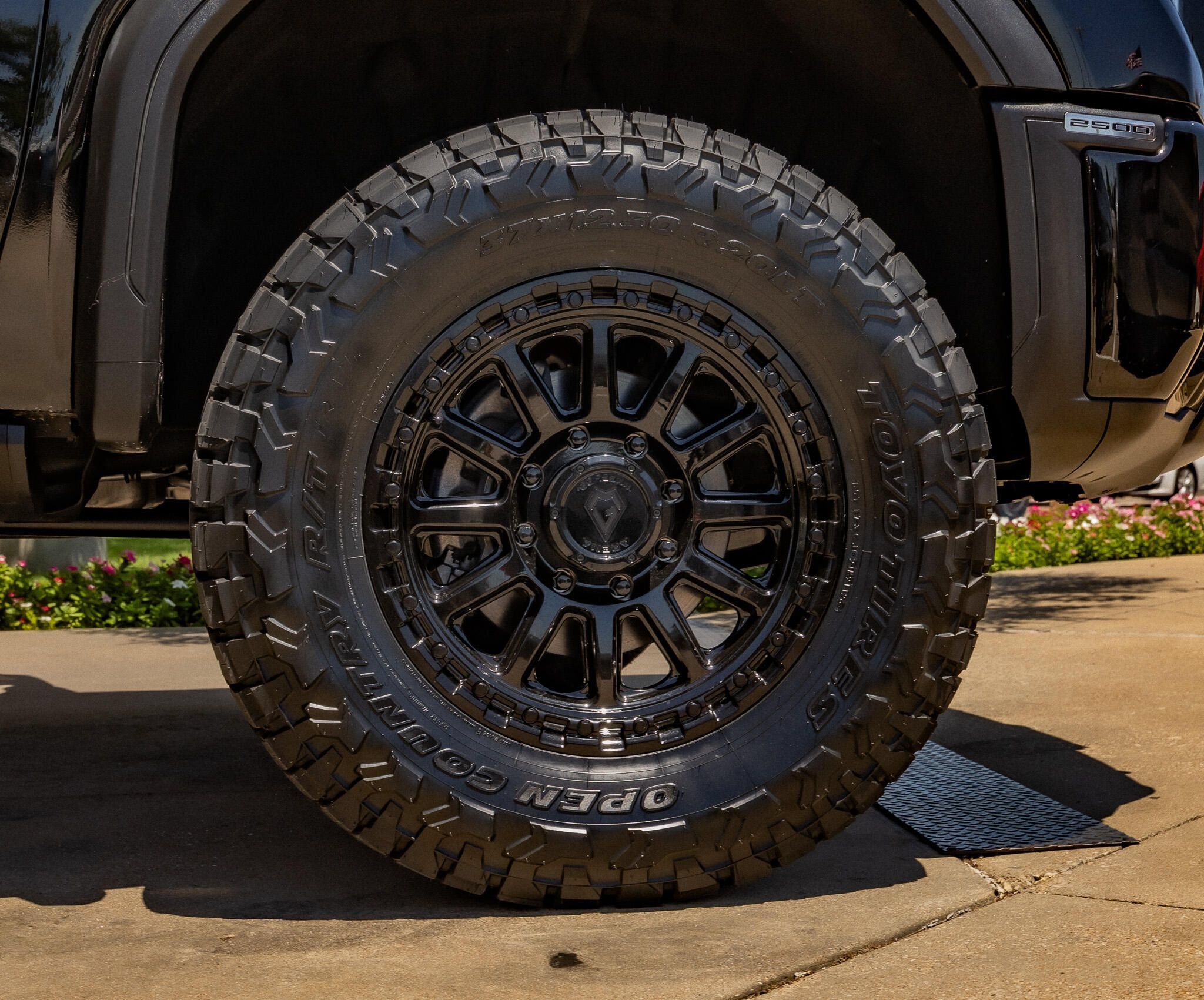 Used 2024 GMC Sierra 2500 AT4X AWD/4WD image 12