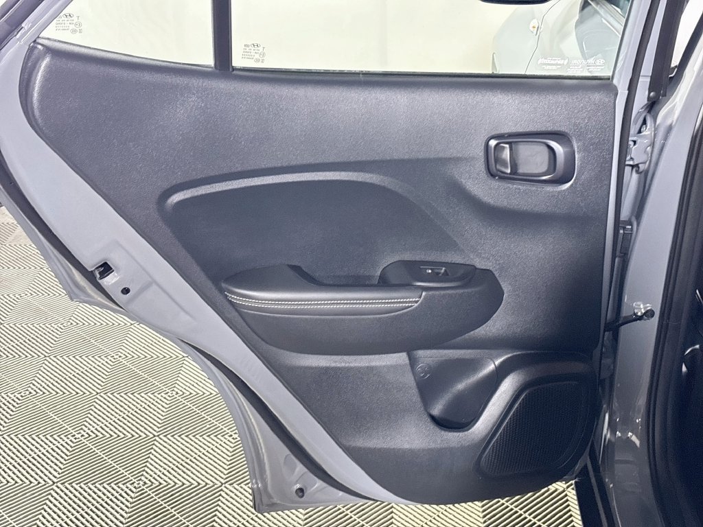 Used 2023 Hyundai Venue Limited w/ Cargo Package FWD image 19